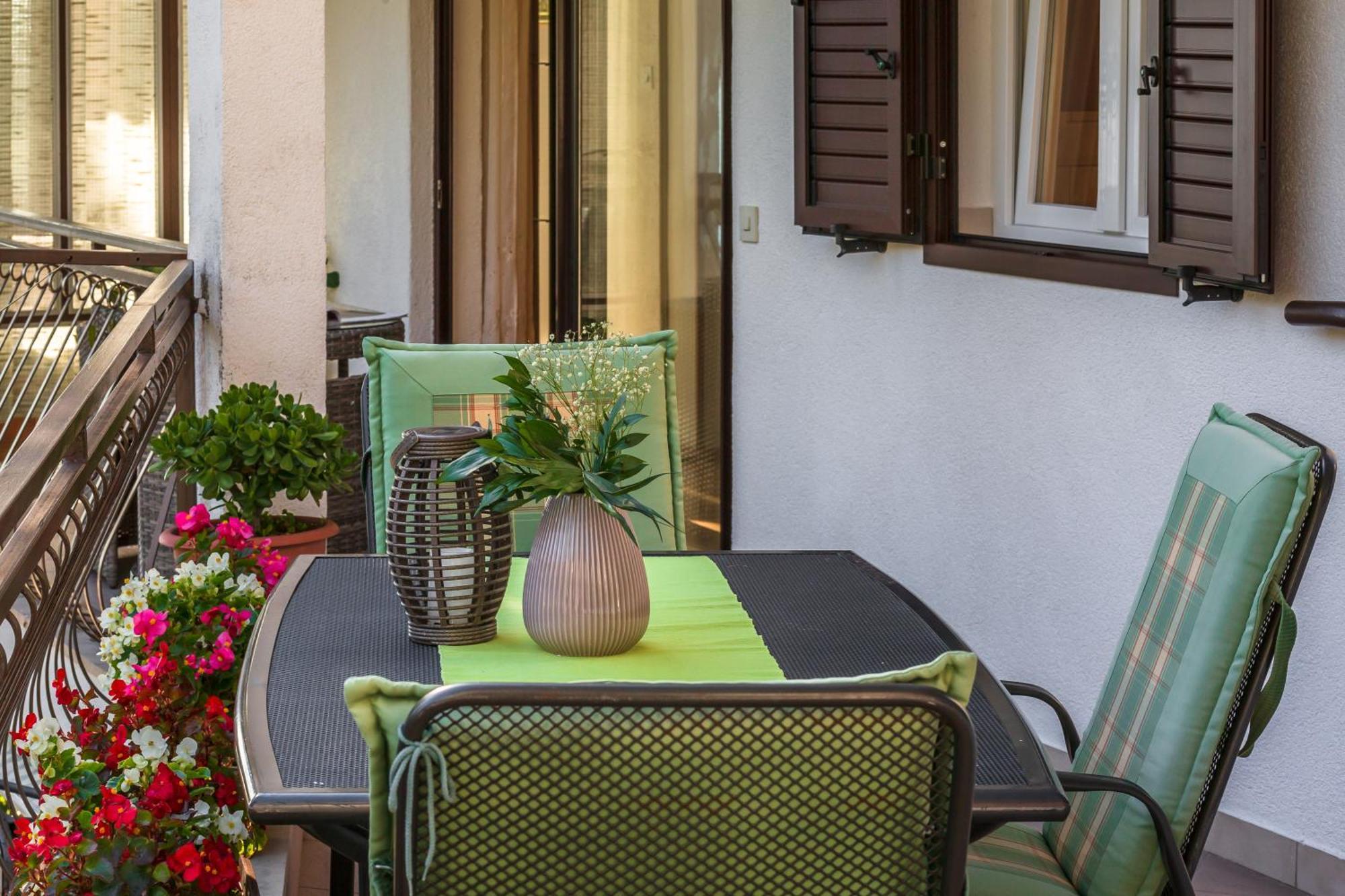 Apartmani Lovrenco Krvavica Exteriér fotografie
