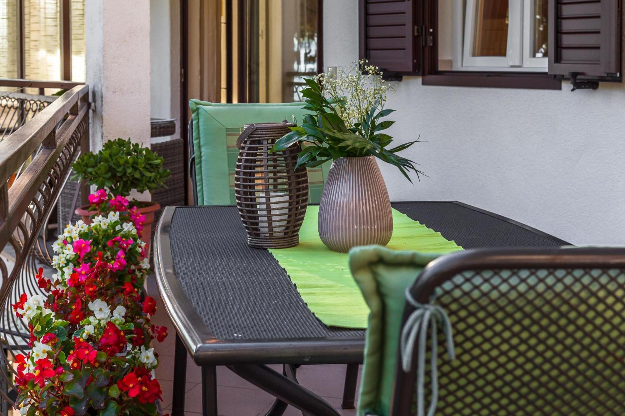 Apartmani Lovrenco Krvavica Exteriér fotografie